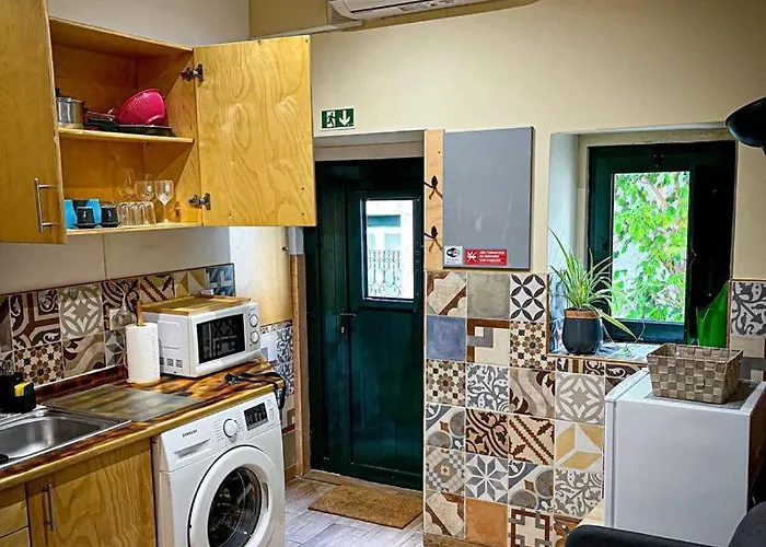 Tiny Gem In Alfama Lissabon